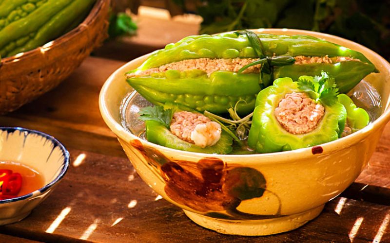 15+ món ăn không thể thiếu trong mâm cỗ Tết 3 miền 33 Canh khổ qua nhồi thịt