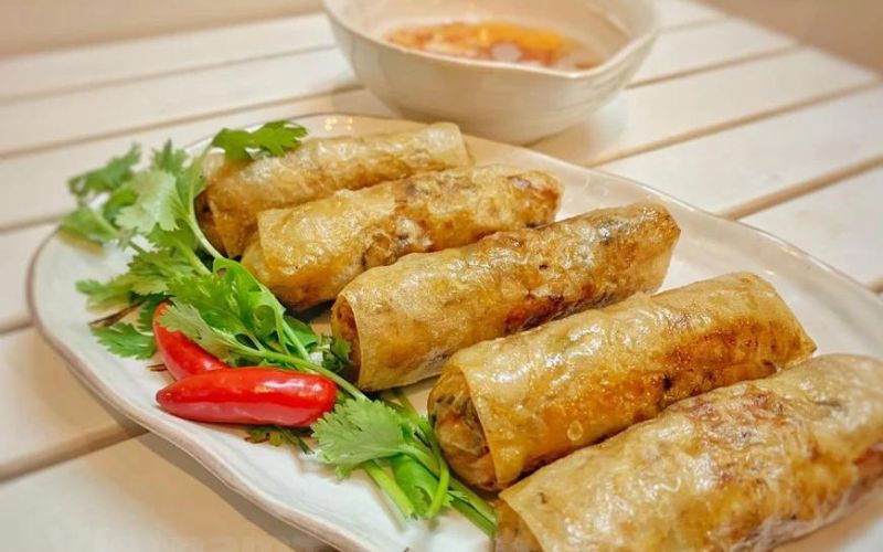 15+ món ăn không thể thiếu trong mâm cỗ Tết 3 miền 24 Nem rán