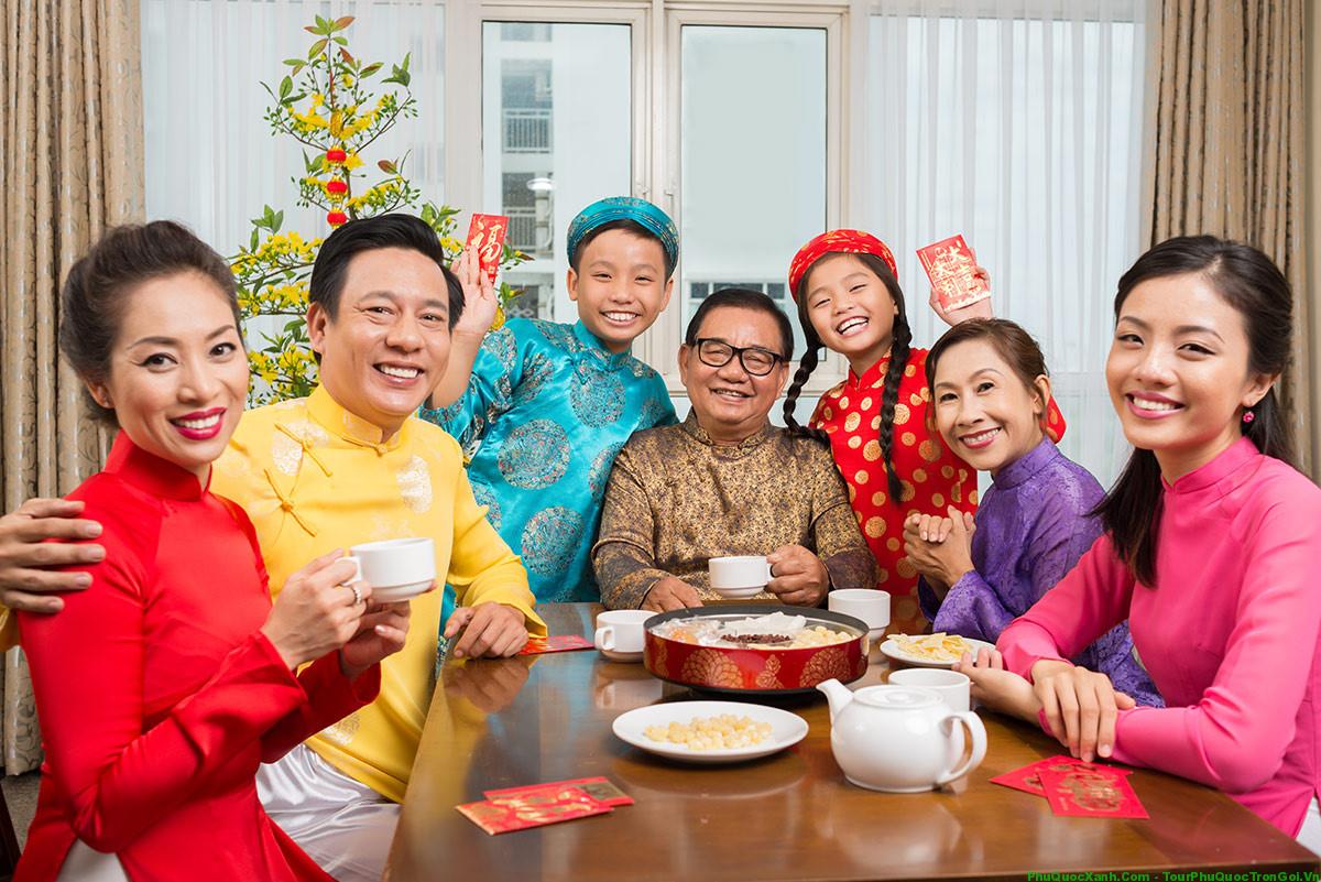 13 Phong Tục Của Người Việt Nam Trong Dịp Tết Nguyên Đán 21 cùng đón giao thừa